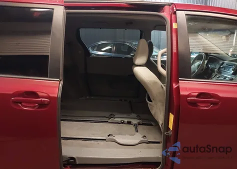 2011 Toyota Sienna Le V6/Le V6 Auto Access Seat z USA, uszkodzony, nr VIN 5TDKK3DC2BS002261